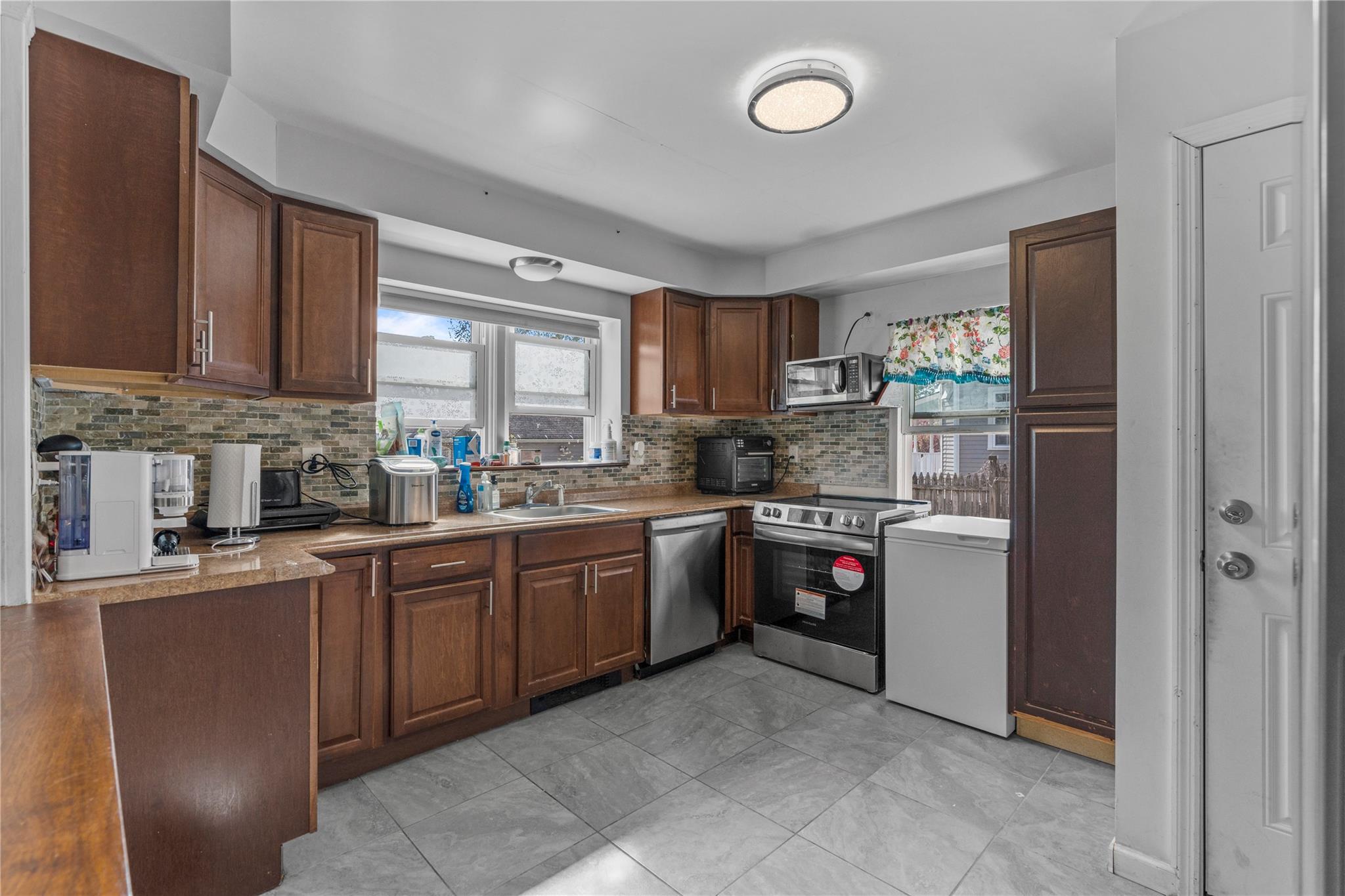 41 Verplanck Avenue, Beacon, New York image 8