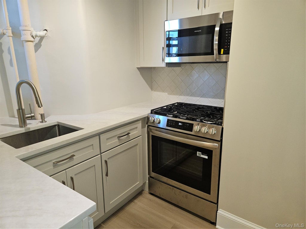 Photo of 208 Centre Ave AVE #4-B, New Rochelle, NY 10805 (MLS # 1050613)