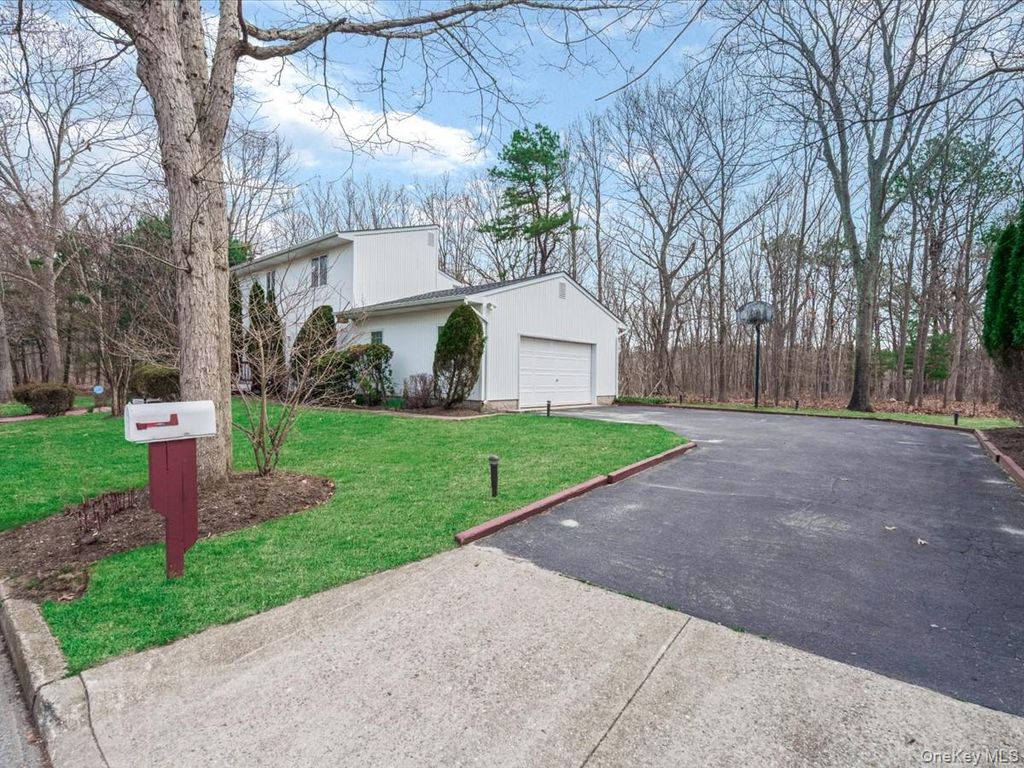 Photo of 21 Linden Avenue, Kings Park, NY 11754 (MLS # 981254)