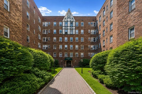 Homes For Sale - 25 Parkview Avenue #2E<br/> Bronxville, NY 10708
