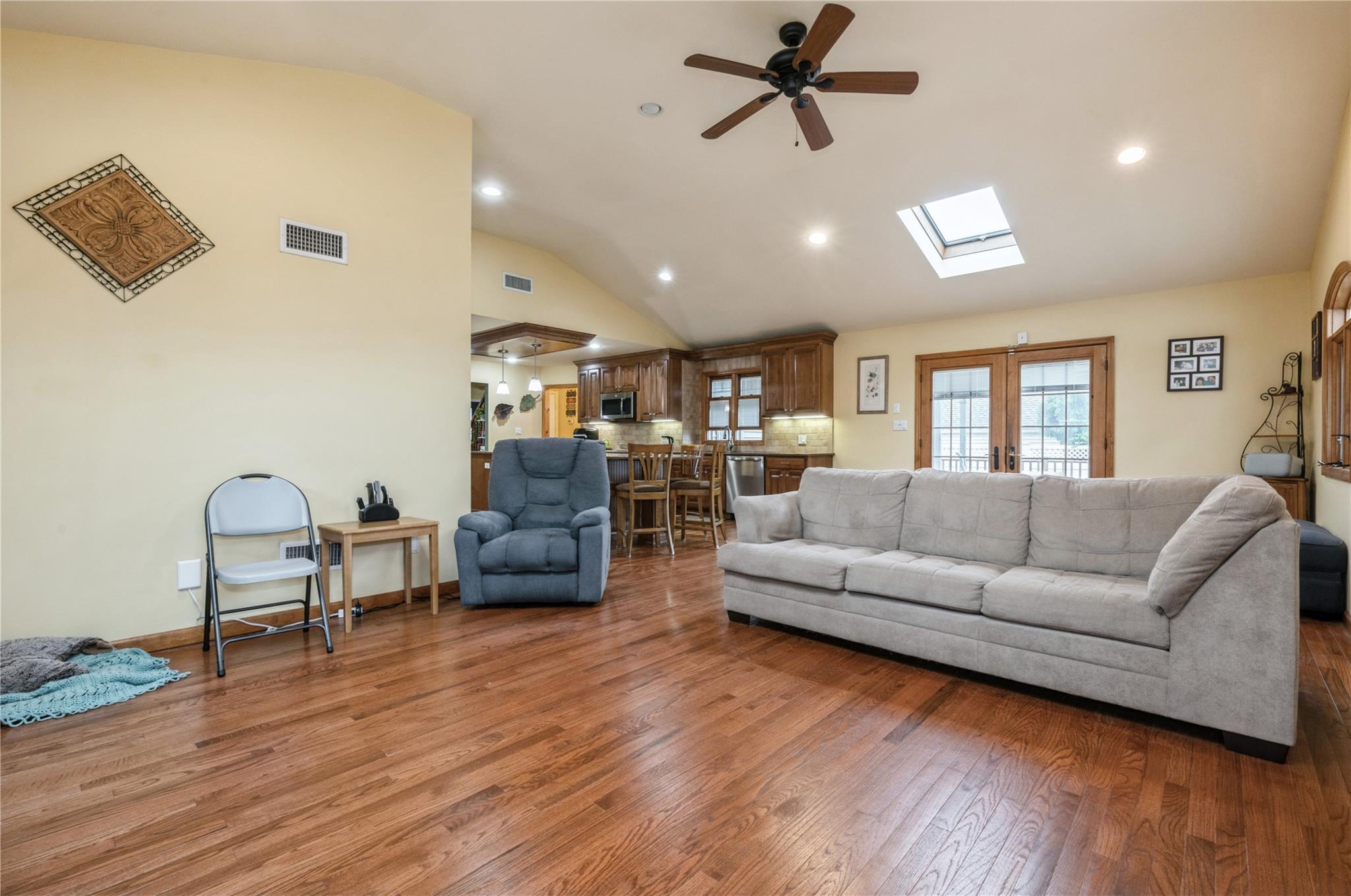 24 Garden Boulevard, Hicksville, New York image 7