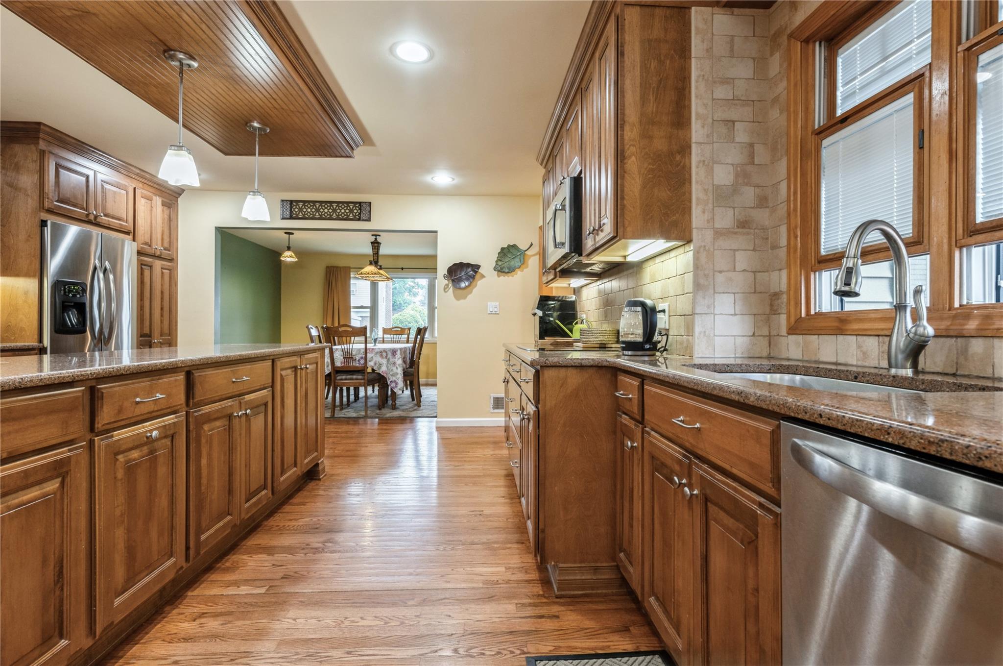 24 Garden Boulevard, Hicksville, New York image 5