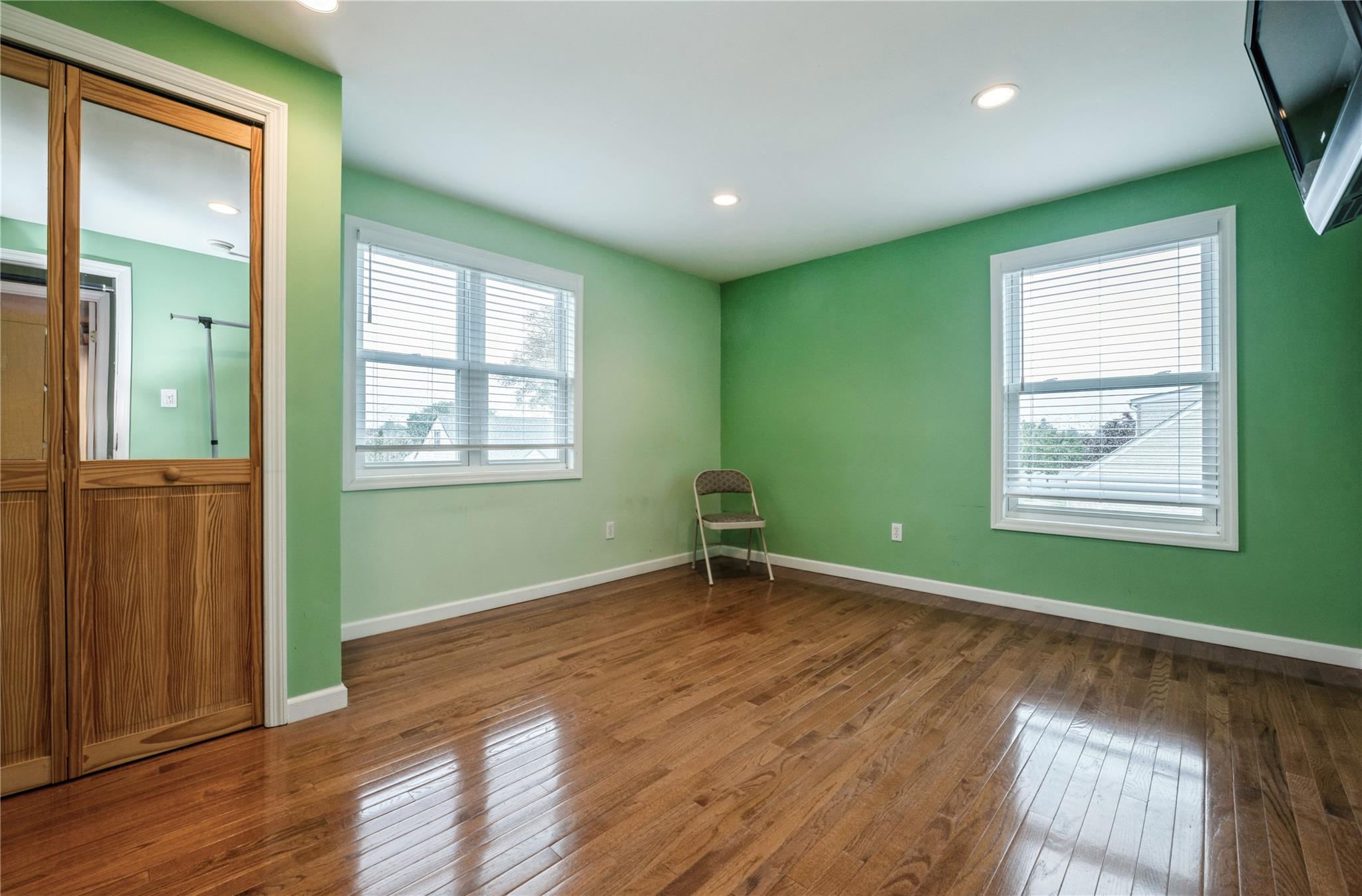 24 Garden Boulevard, Hicksville, New York image 23