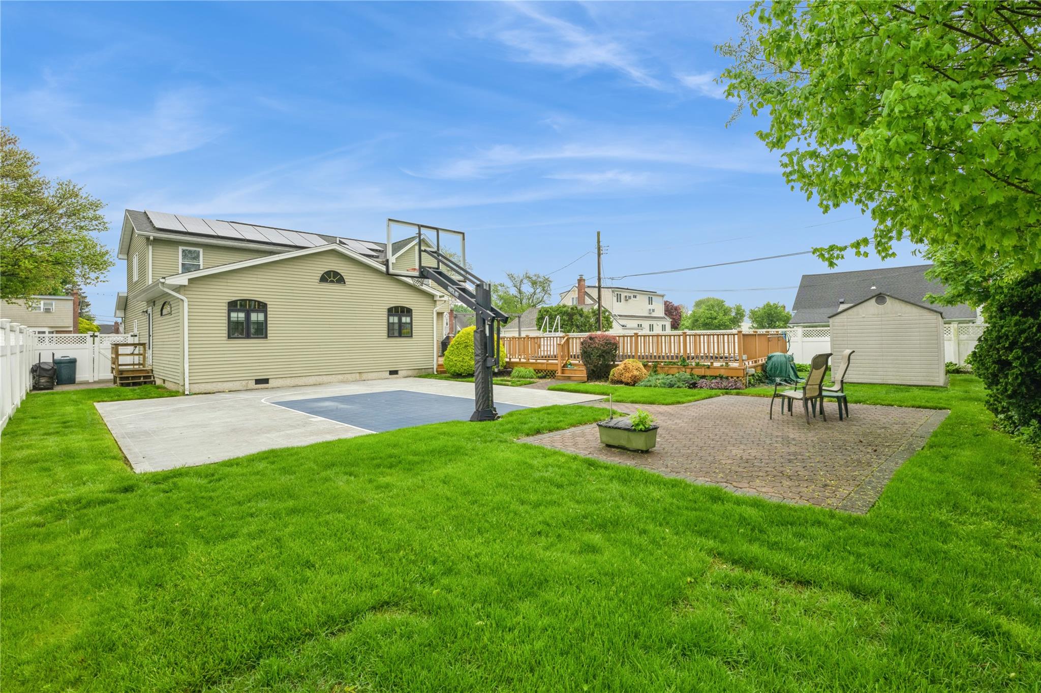 24 Garden Boulevard, Hicksville, New York image 28