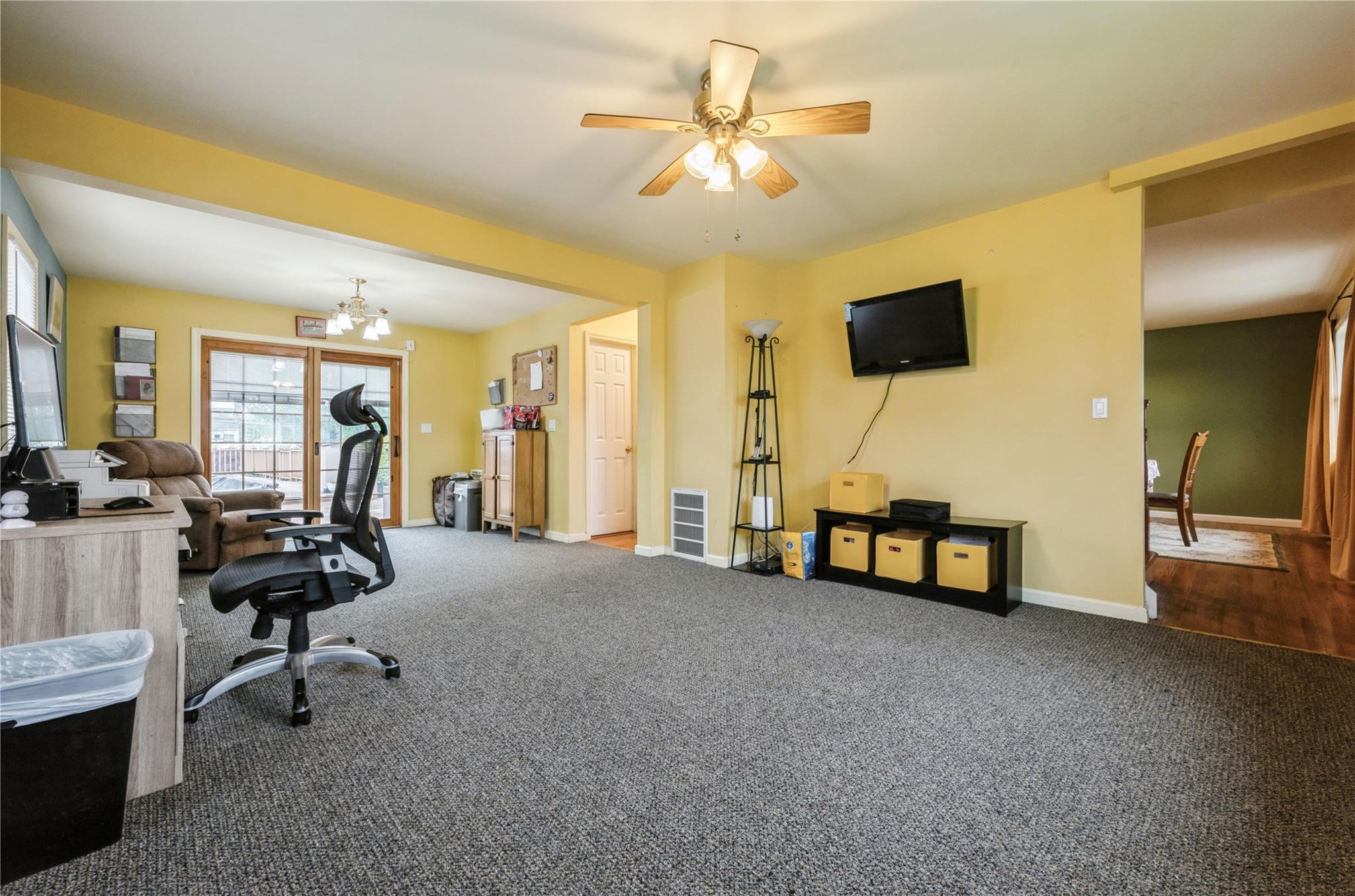 24 Garden Boulevard, Hicksville, New York image 10