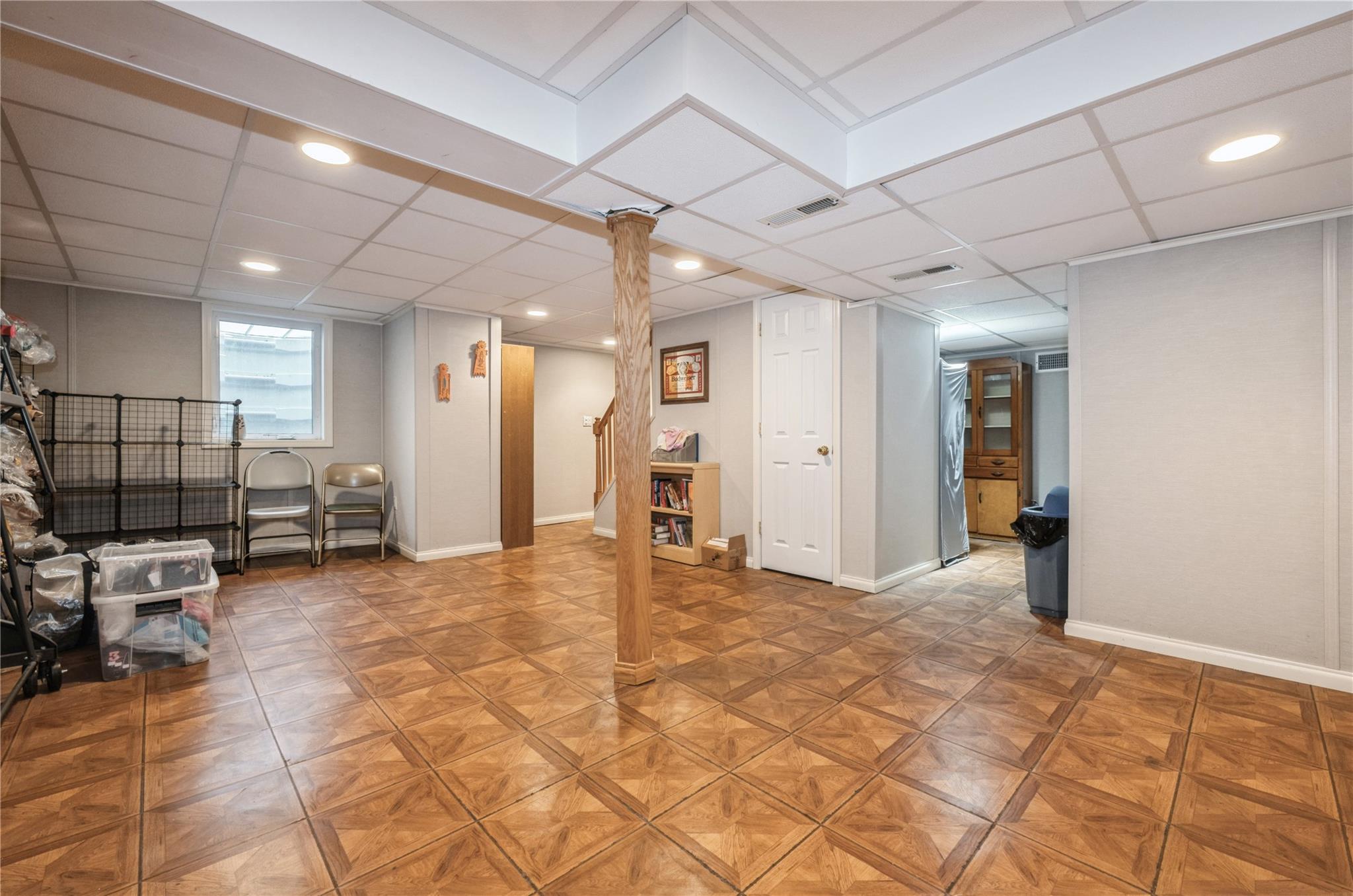24 Garden Boulevard, Hicksville, New York image 25