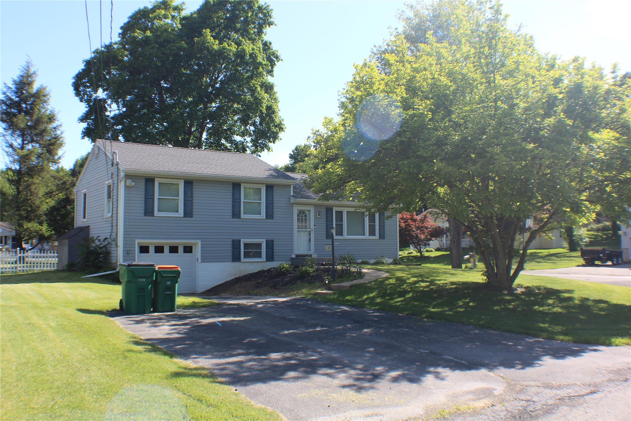 17 Morgan Circle, Hyde Park, New York image 1