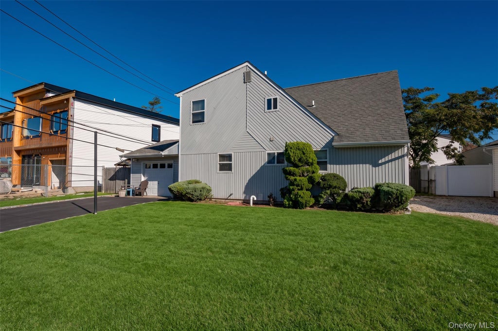 Photo of 148 Kingfisher Road, Levittown, NY 11756 (MLS # 1062658)