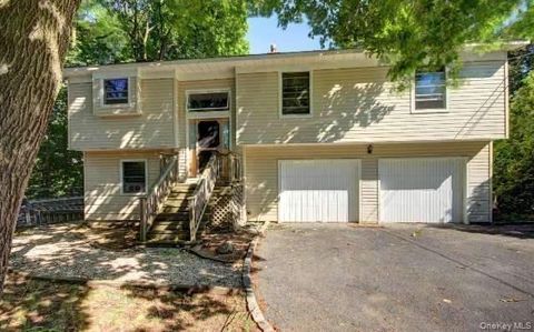 12 Leona Place Locust Valley NY 11560