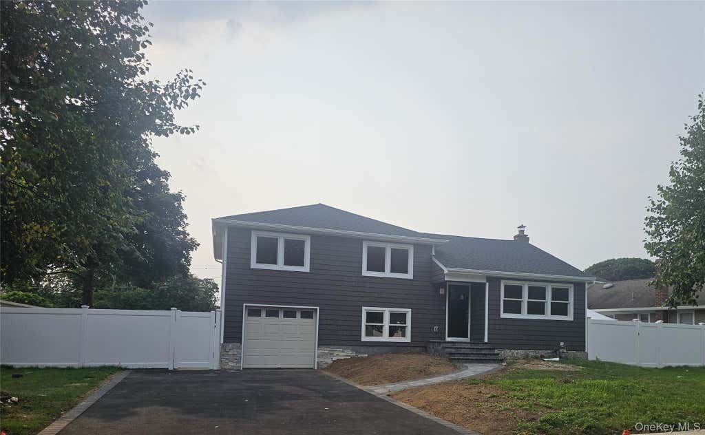 Photo of 3176 Morgan Drive, Wantagh, NY 11793 (MLS # 1041610)