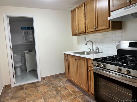 Apartment For Rent - 78 Bayville Avenue #C<br/> Nassau County, Bayville, NY 11709