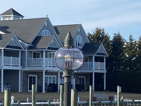 11 Nicole Court Copiague NY 11726