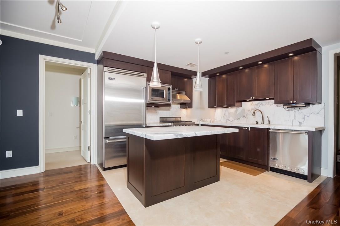 1 Renaissance Square 21F