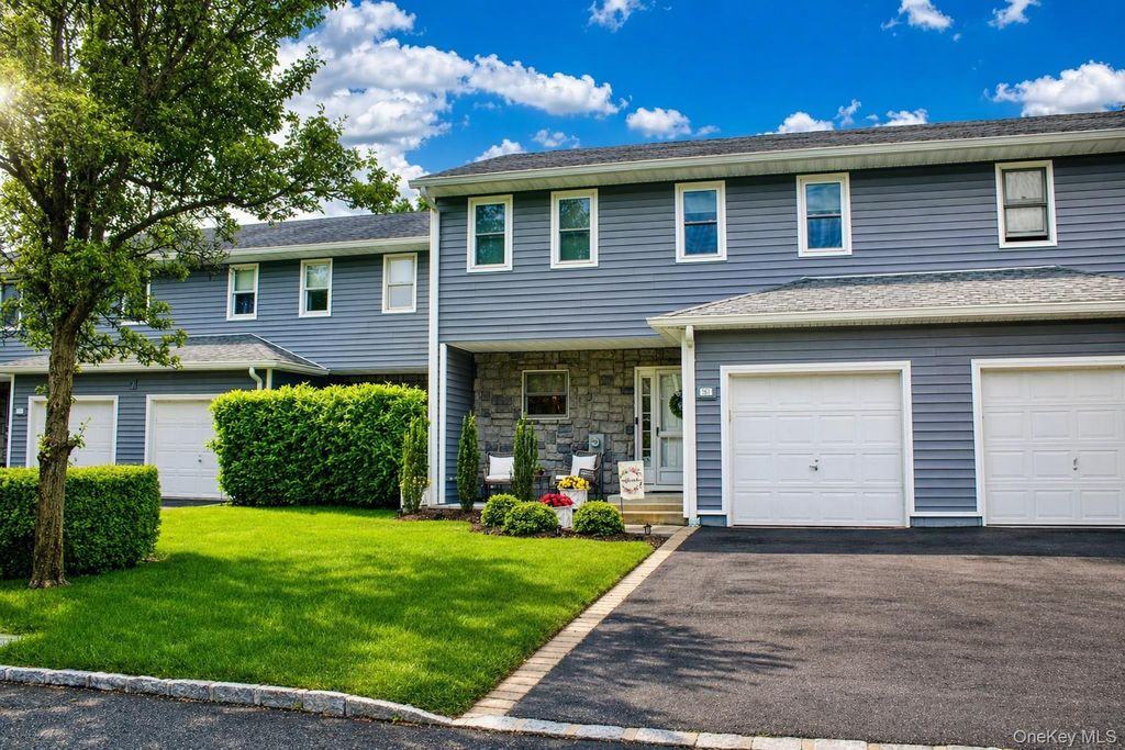 Photo of 170 Alicia Drive, North Babylon, NY 11703 (MLS # 883950)