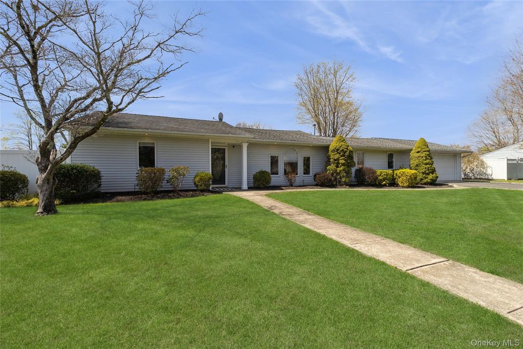 Photo of 22 Hawthorne Street, Mount Sinai, NY 11766 (MLS # 985917)