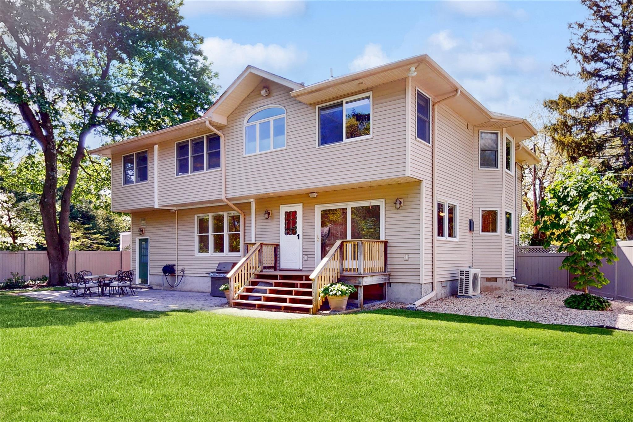 10 Melview Court, Melville, New York image 2