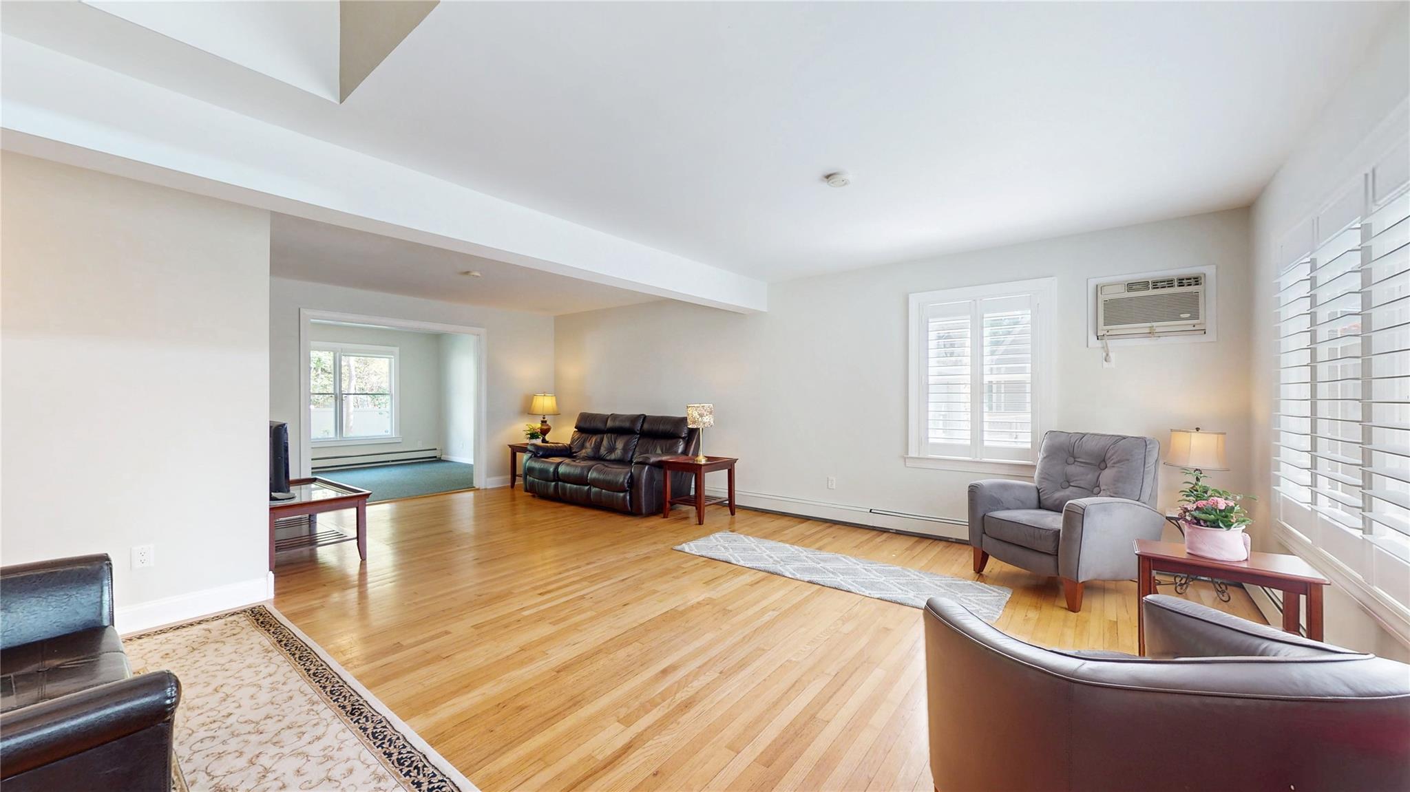10 Melview Court, Melville, New York image 3