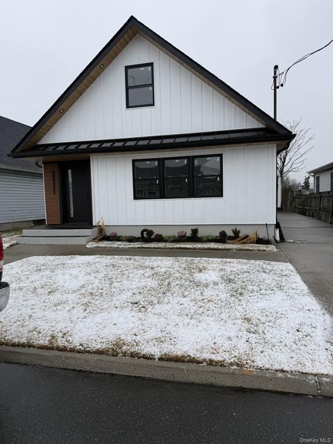 11 Bayview Avenue Lawrence NY 11559