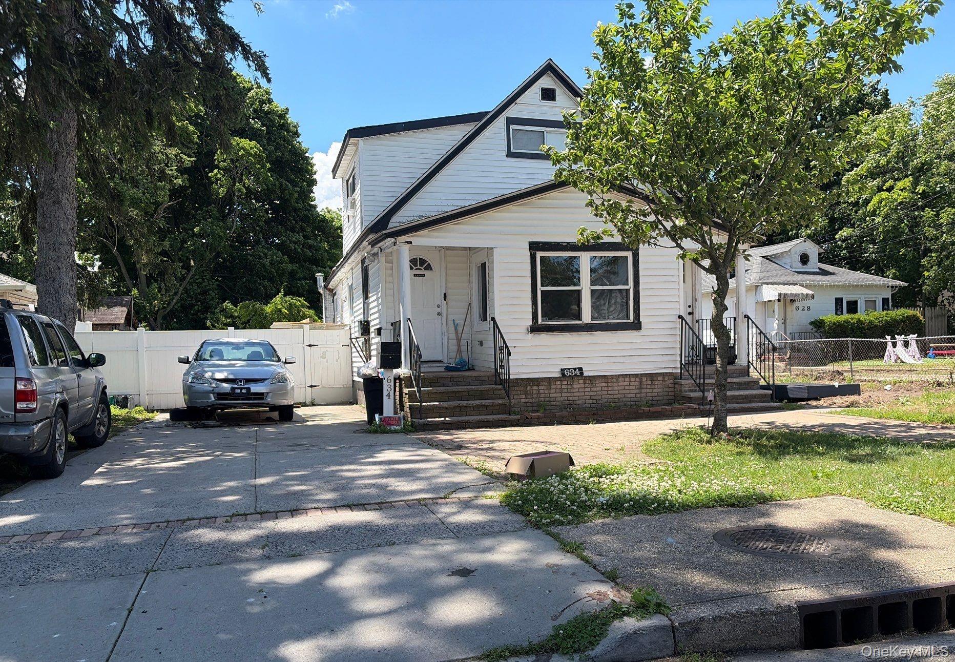 634 Hillside Court