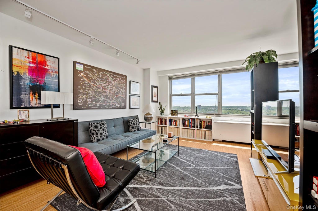 Photo of 70-25 Yellowstone Boulevard #22P, Forest Hills, NY 11375 (MLS # 1066437)