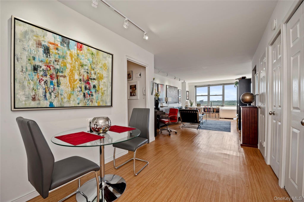 Photo of 70-25 Yellowstone Boulevard #22P, Forest Hills, NY 11375 (MLS # 1066437)