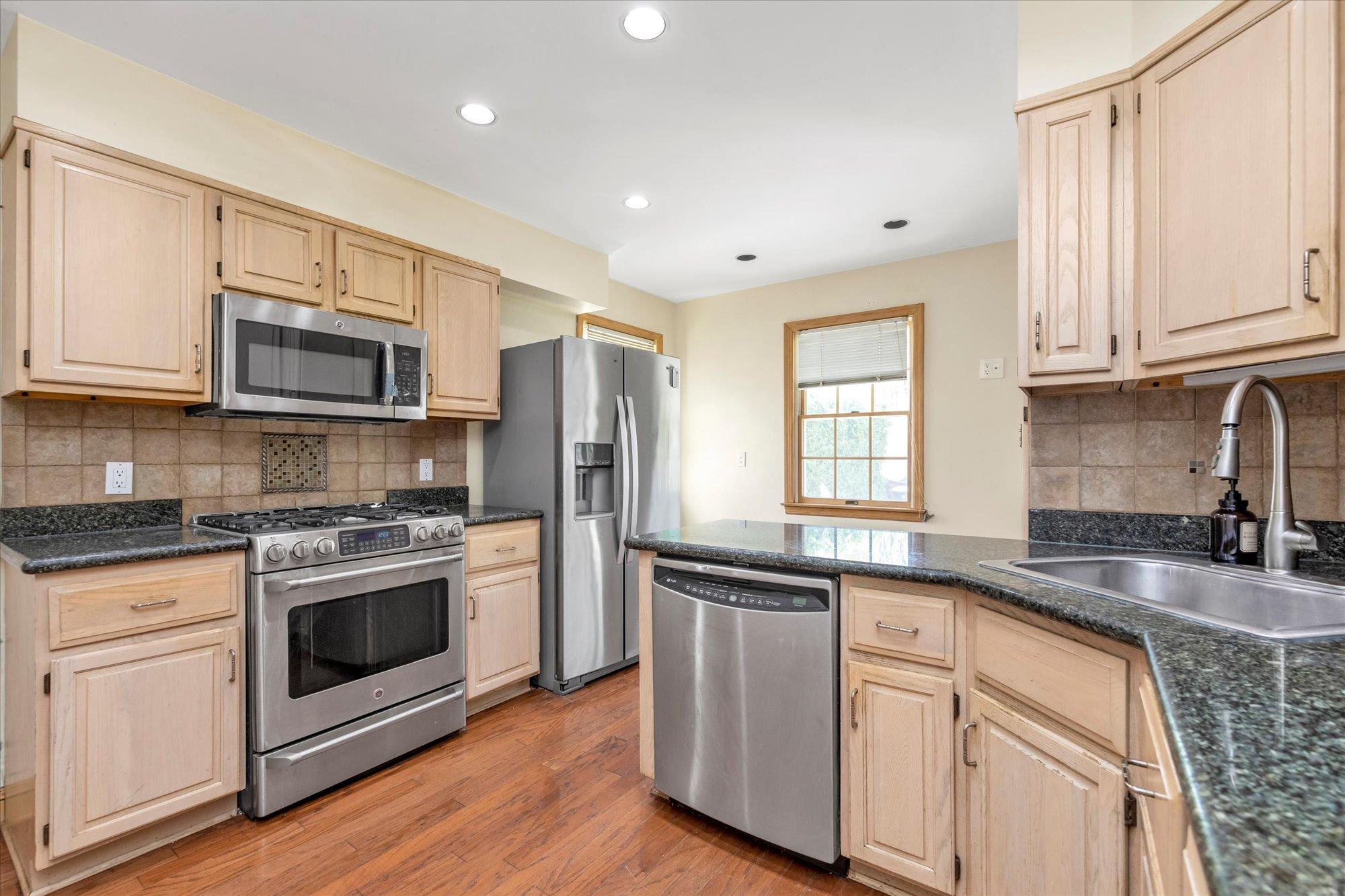 18 Hathaway Drive, Garden City, New York image 6