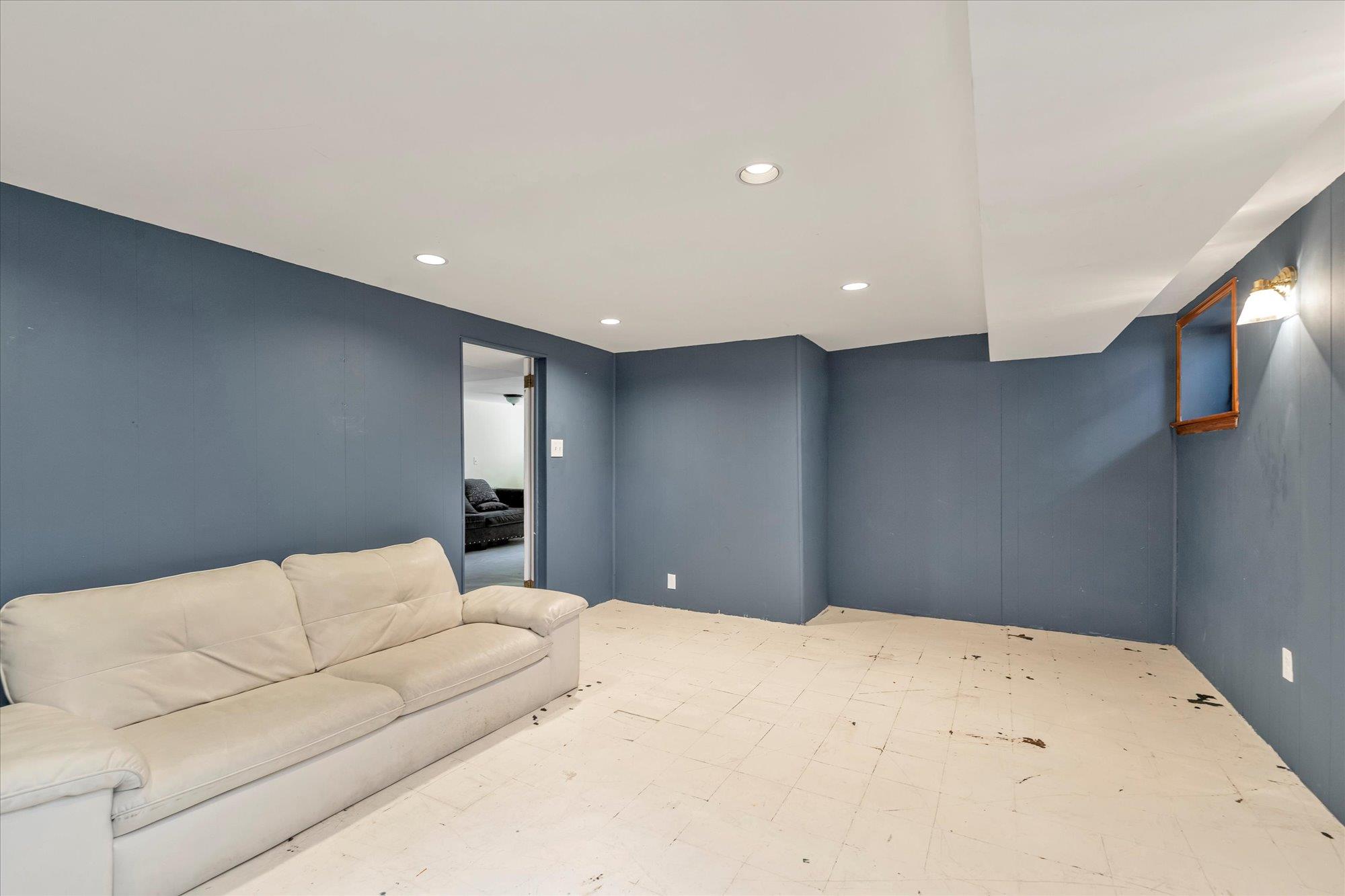 18 Hathaway Drive, Garden City, New York image 16