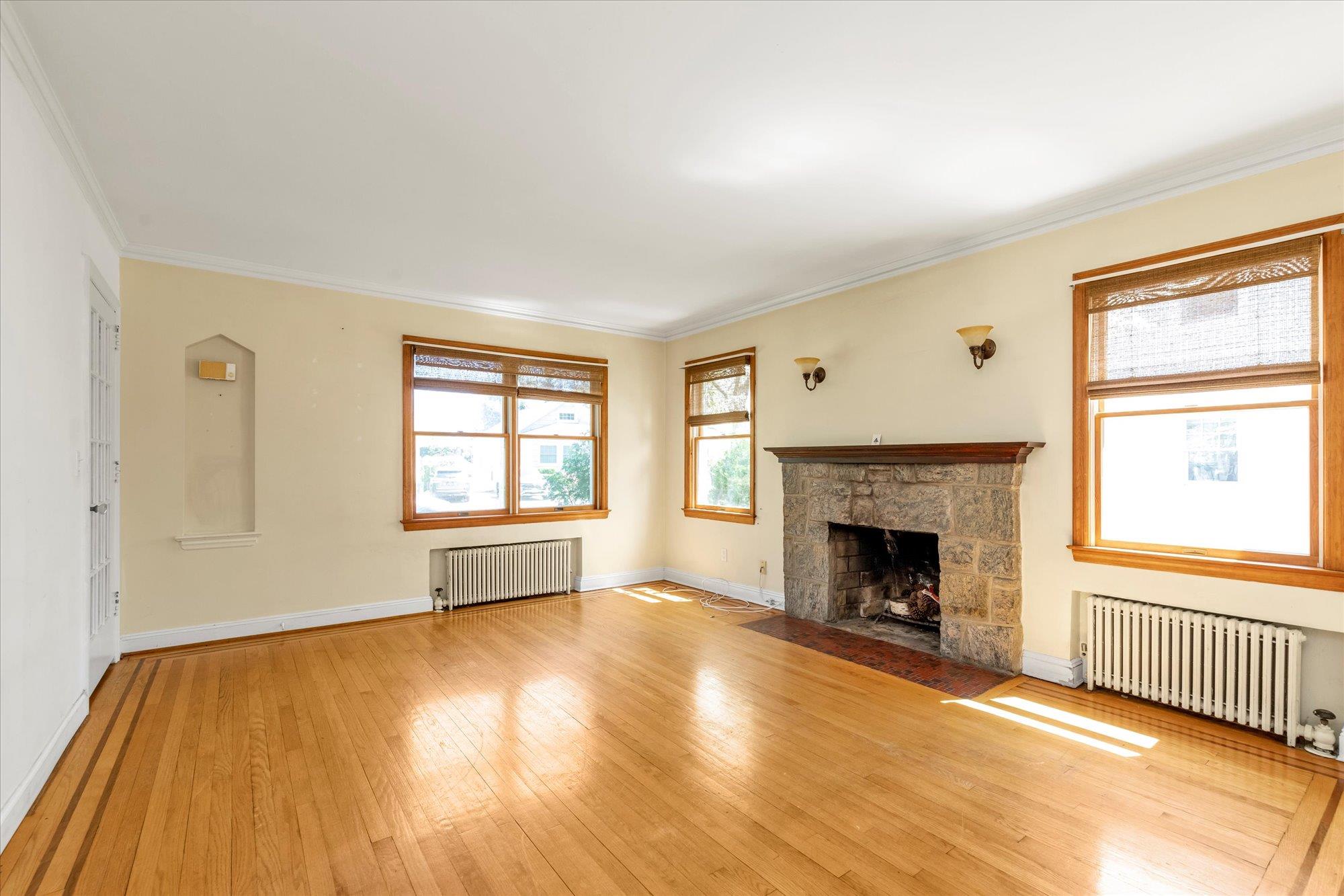 18 Hathaway Drive, Garden City, New York image 2