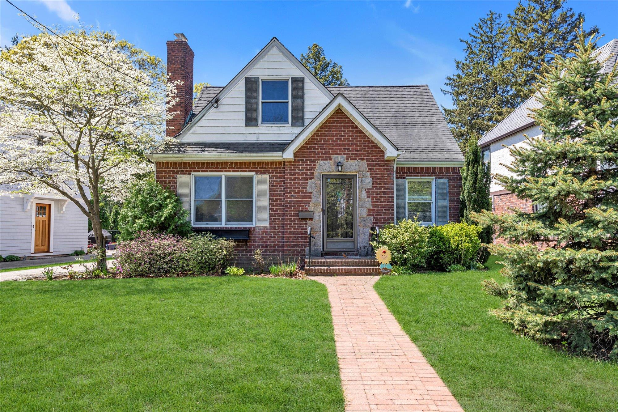 18 Hathaway Drive, Garden City, New York image 1