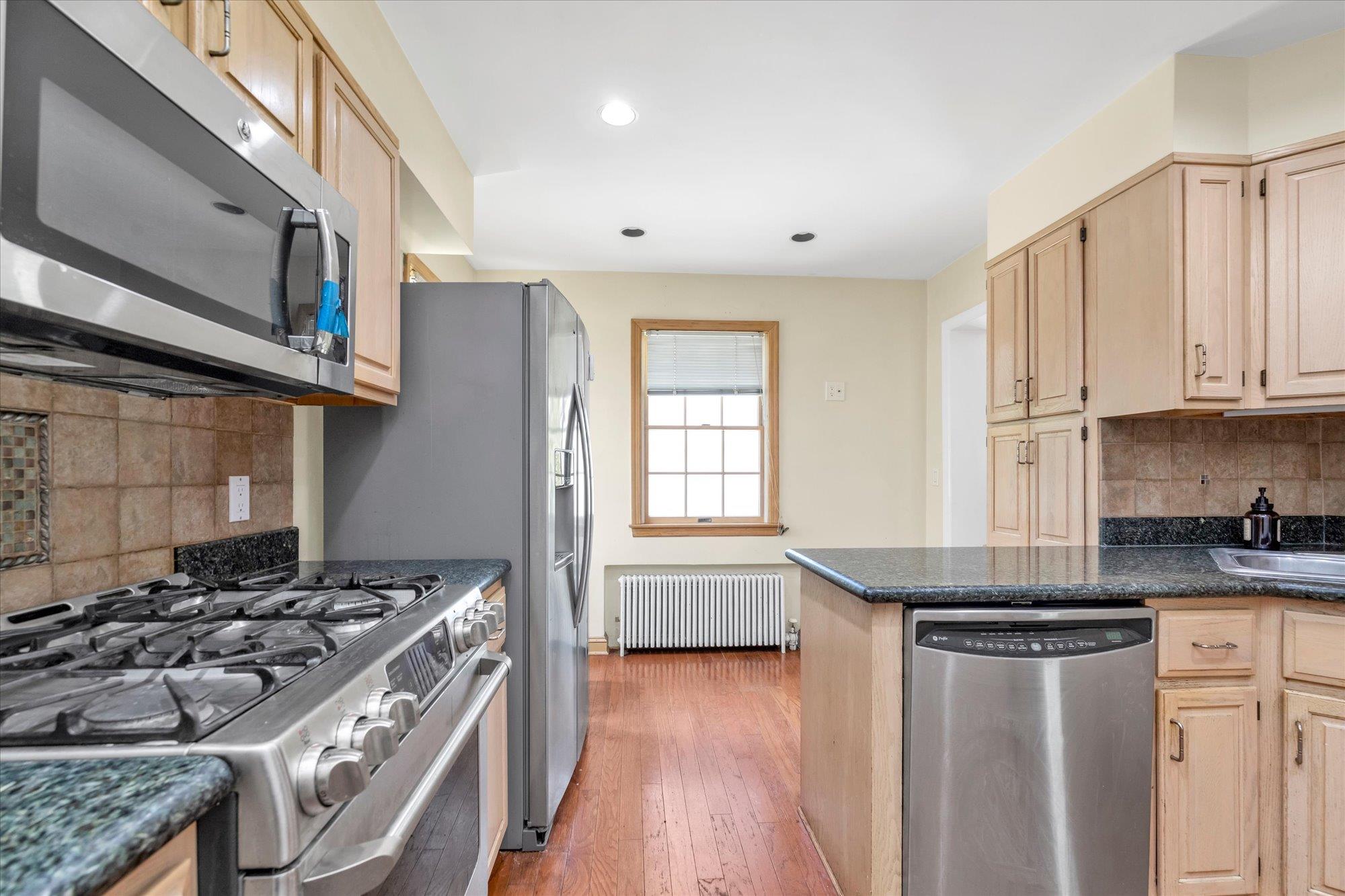 18 Hathaway Drive, Garden City, New York image 7