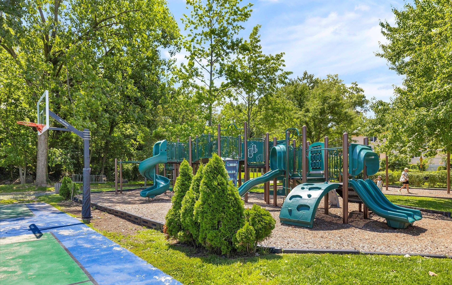 343 Ridge Road, Douglaston, New York image 39