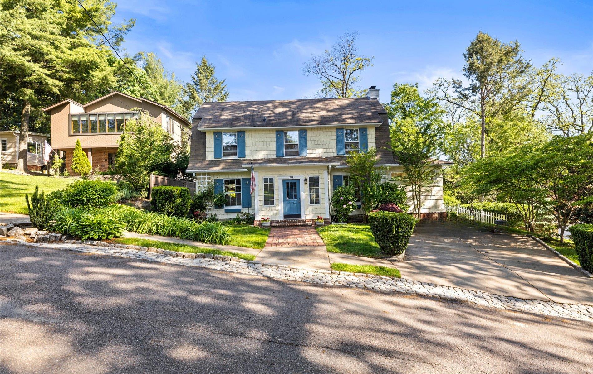 343 Ridge Road, Douglaston, New York image 31