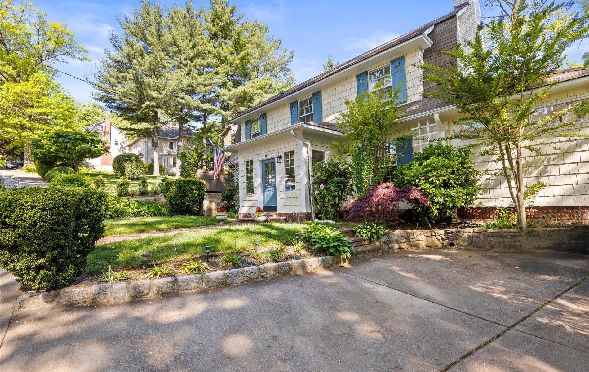 343 Ridge Road, Douglaston, New York image 29