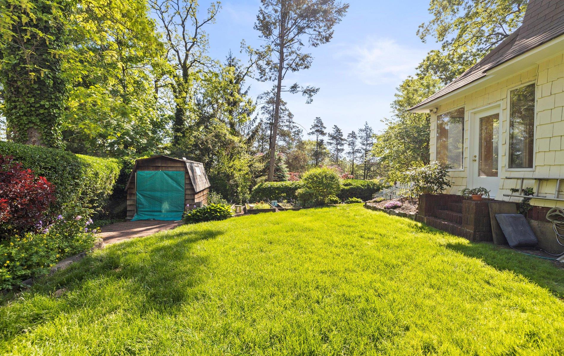 343 Ridge Road, Douglaston, New York image 30