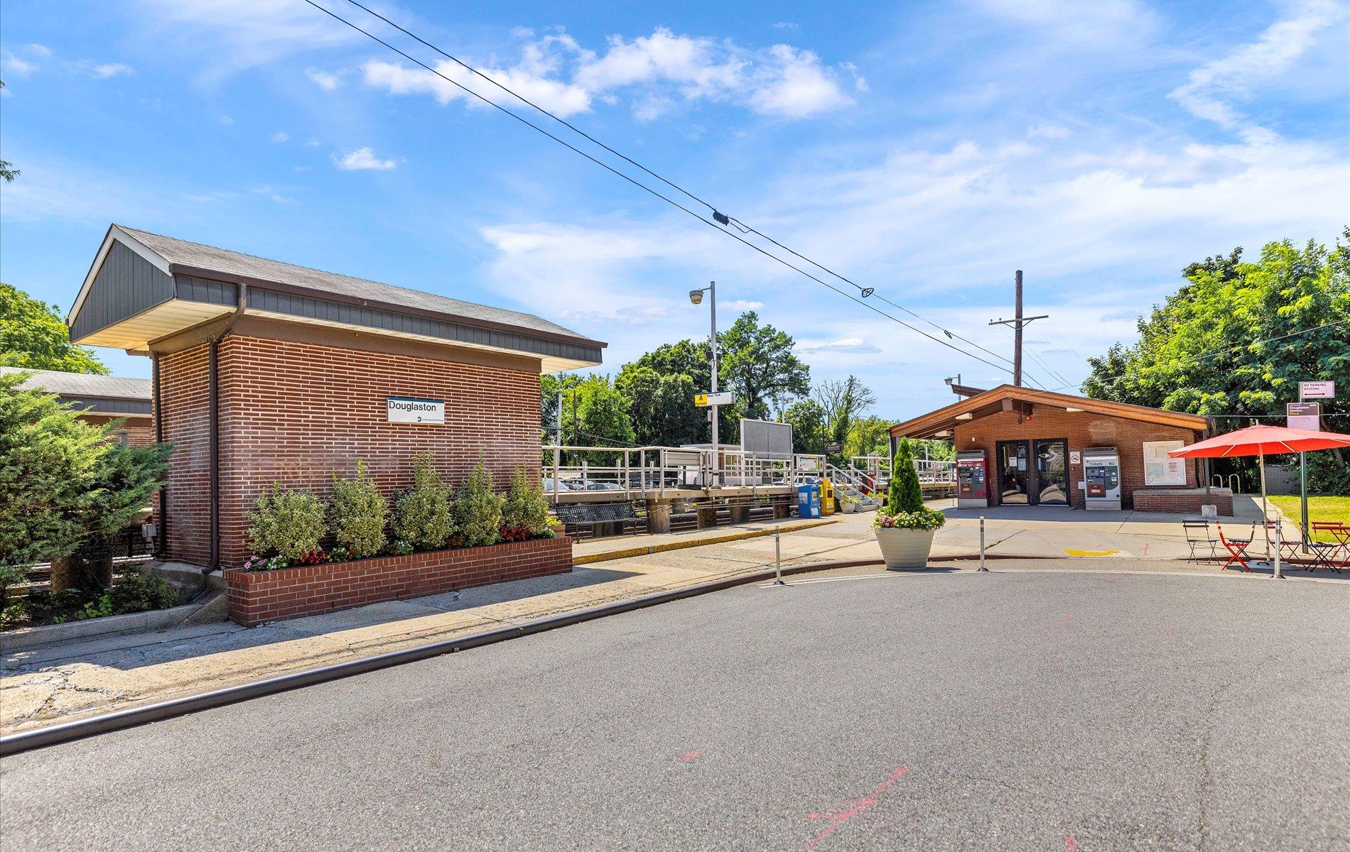 343 Ridge Road, Douglaston, New York image 44