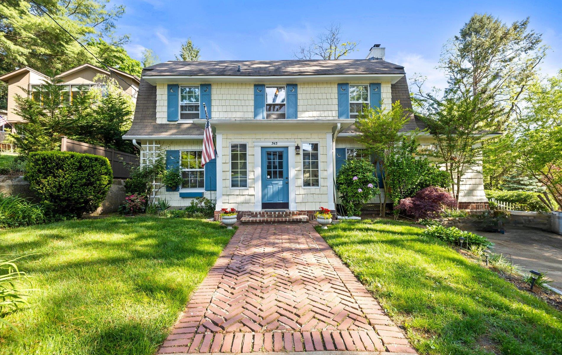 Property for Sale at Ridge Road, Douglaston, Queens, NY - Bedrooms: 3 
Bathrooms: 3 
Rooms: 7  - $1,188,888