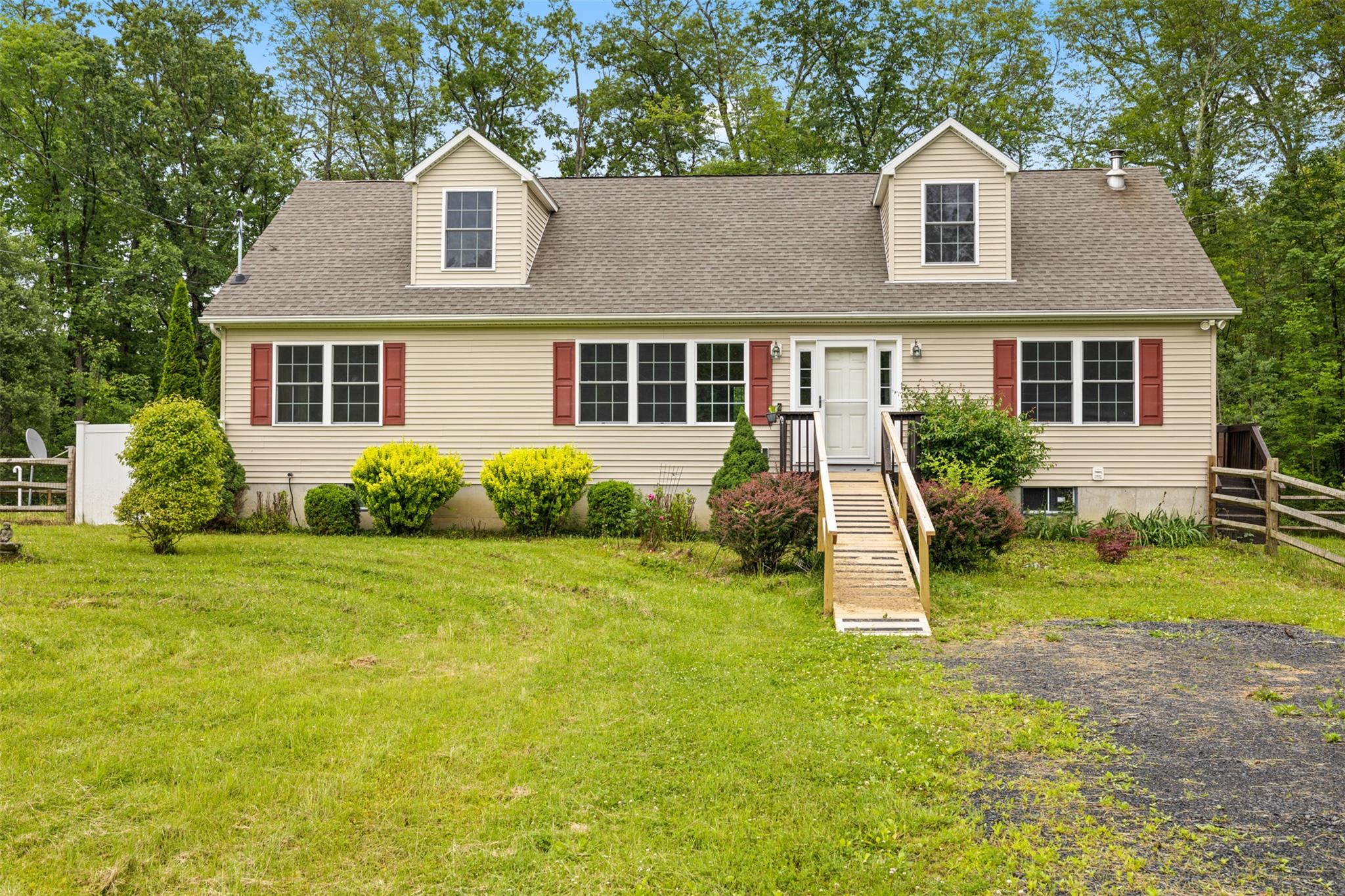 Pioneer Road, Gardiner, New York - 3 Bedrooms  
2 Bathrooms  
8 Rooms - 