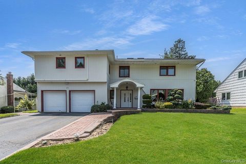 83 The Dell Searingtown NY 11507