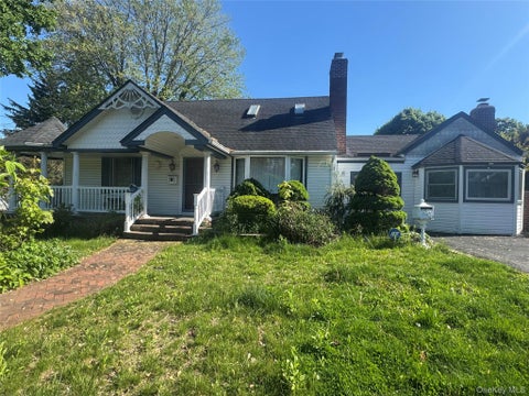 Homes For Sale - 7 Dawes Avenue<br/> Syosset, NY 11791