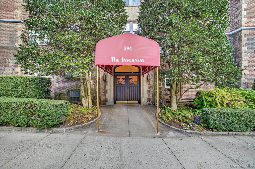 Photo of 294 Bronxville Road #4C, Bronxville, NY 10708 (MLS # 935864)