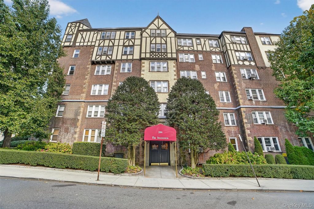 Photo of 294 Bronxville Road #4C, Bronxville, NY 10708 (MLS # 935864)