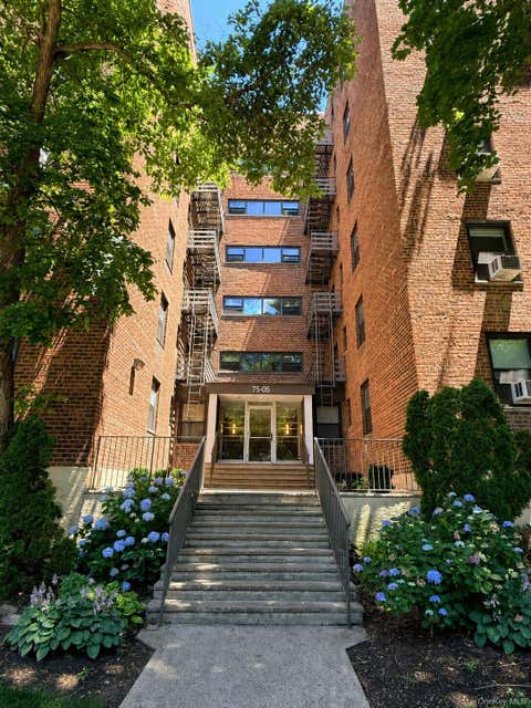 Homes For Sale - 75-05 210th Street #4N<br/> Oakland Gardens, NY 11364