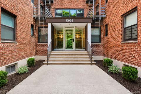 Homes For Sale - 75-05 210th Street #4N<br/> Oakland Gardens, NY 11364