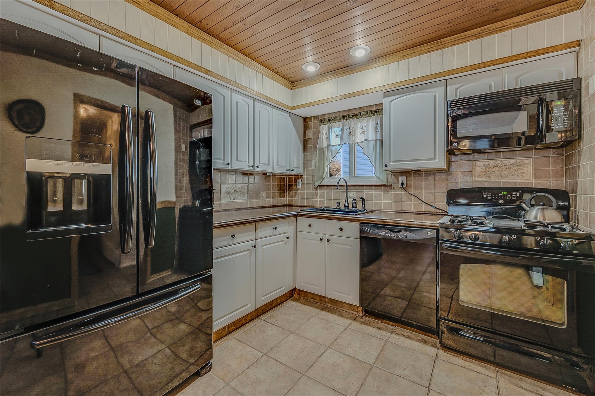 283 W End Avenue, Shirley, New York image 5