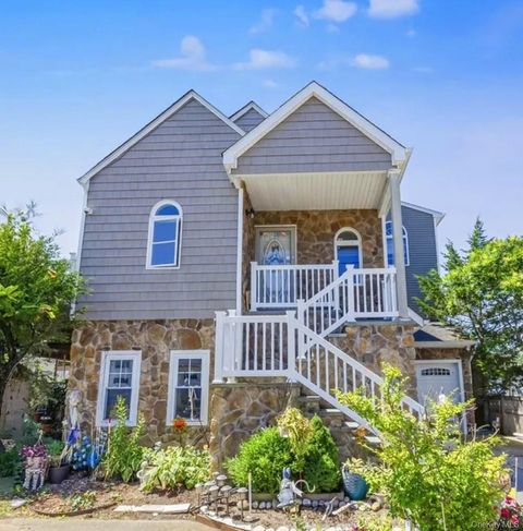 Homes For Sale - 729 S 9th Street<br/> Lindenhurst, NY 11757