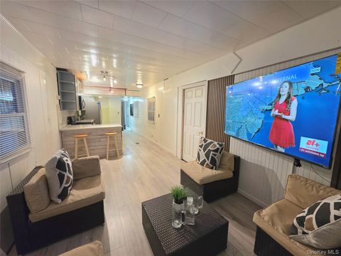 Mobile Home For Sale - 525 RIVERLEIGH Ave Ave #C7<br/> Riverhead, NY 11901