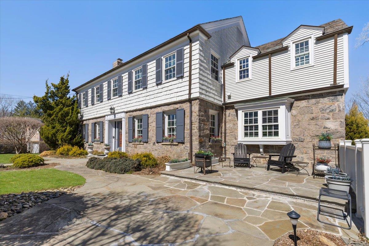 31 Colonial Road, White Plains, New York image 2