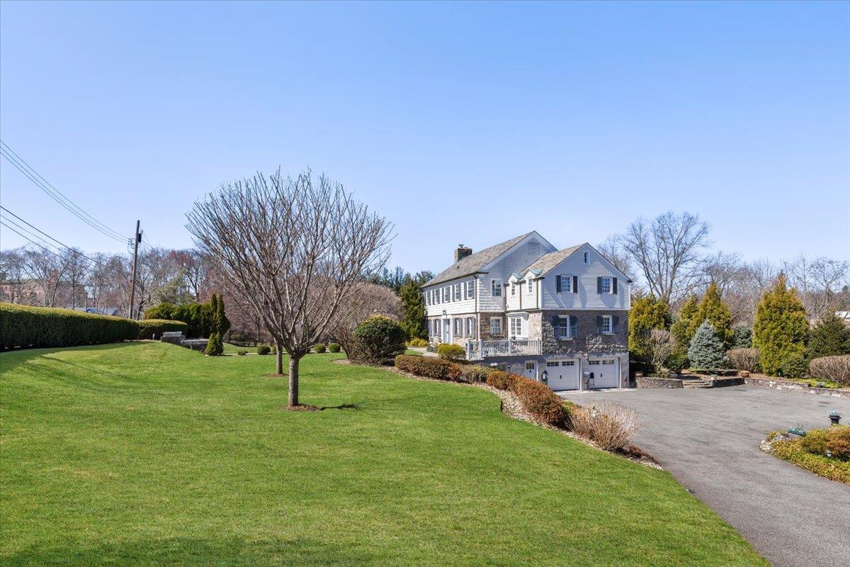 31 Colonial Road, White Plains, New York image 8