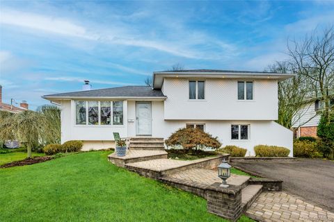 18 Roxbury Avenue Plainview NY 11803