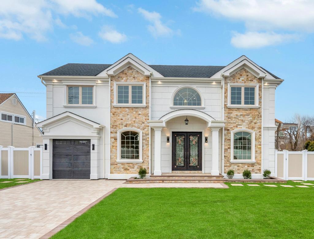 23 Grouse Lane, Levittown, New York image 3